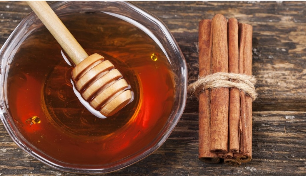 Bột quế và mật ong - Sự lựa chọn hàng đầu cho bệnh nhân đau vai gáy cổ