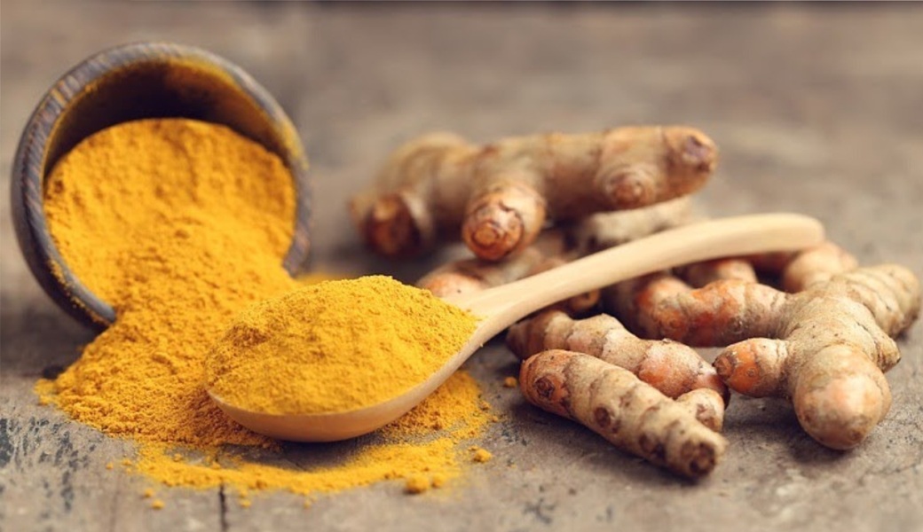 Sử dụng củ nghệ được xem là cách chữa u mỡ tại nhà hiệu quả
