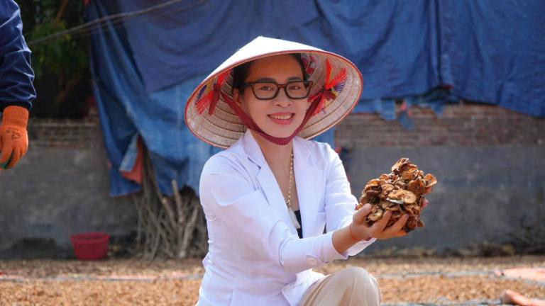 Bài thuốc hỗ trợ điều trị u vú từ lương y Nguyễn Thị Thái